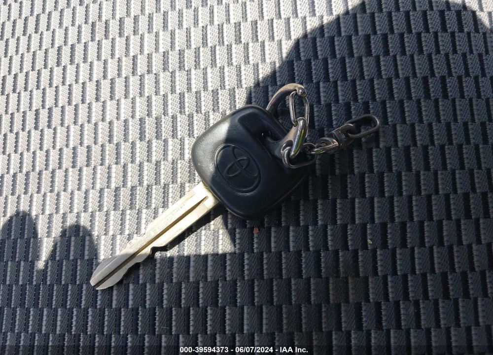 2004 TOYOTA RAV4 VIN: JTEHD20V140026820