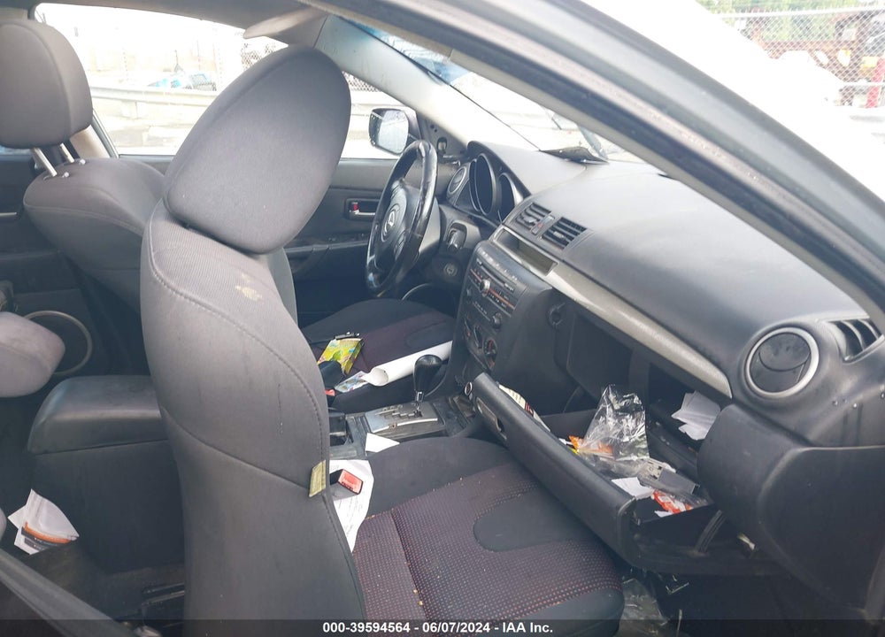2005 MAZDA 3 S VIN: JM1BK323751258884