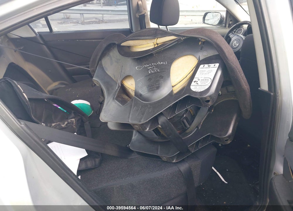2005 MAZDA 3 S VIN: JM1BK323751258884
