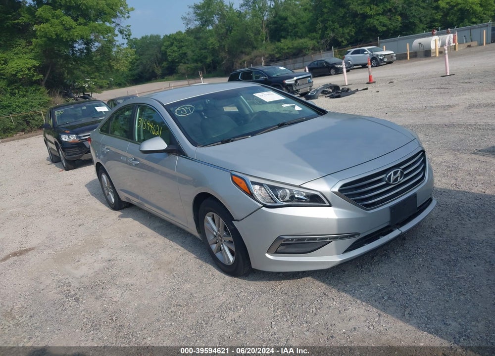 2015 HYUNDAI SONATA SE VIN: 5NPE24AF8FH156678