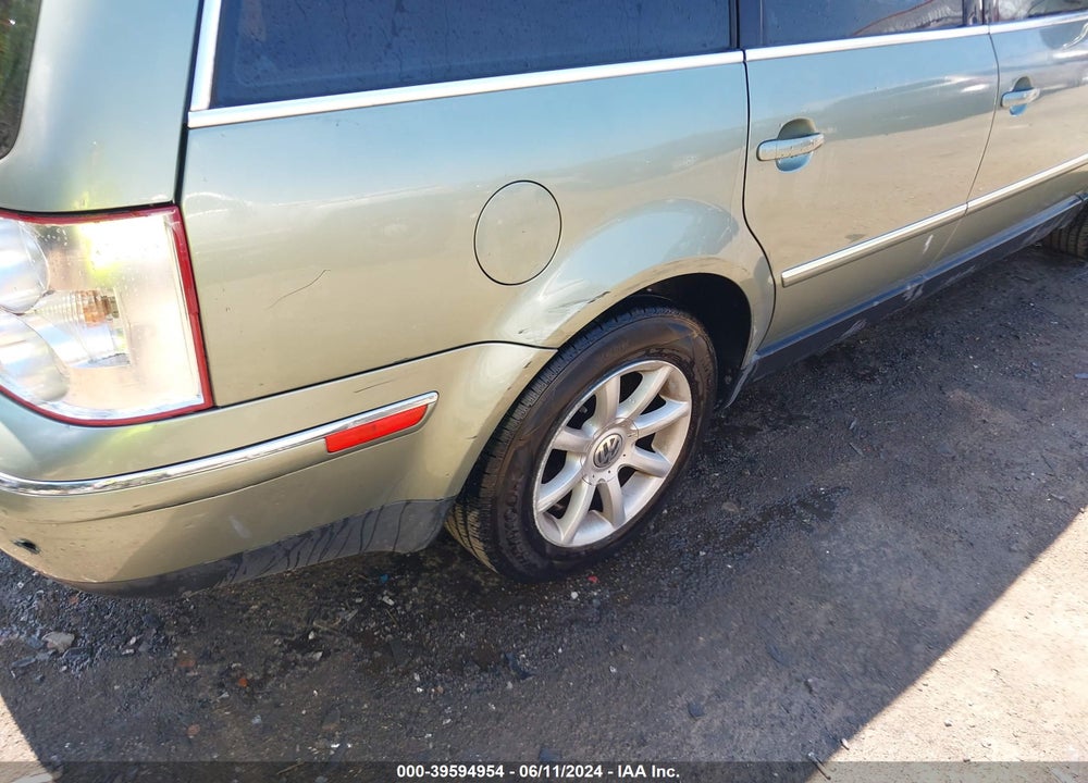 2004 VOLKSWAGEN PASSAT GLS VIN: WVWVD63B04E120903