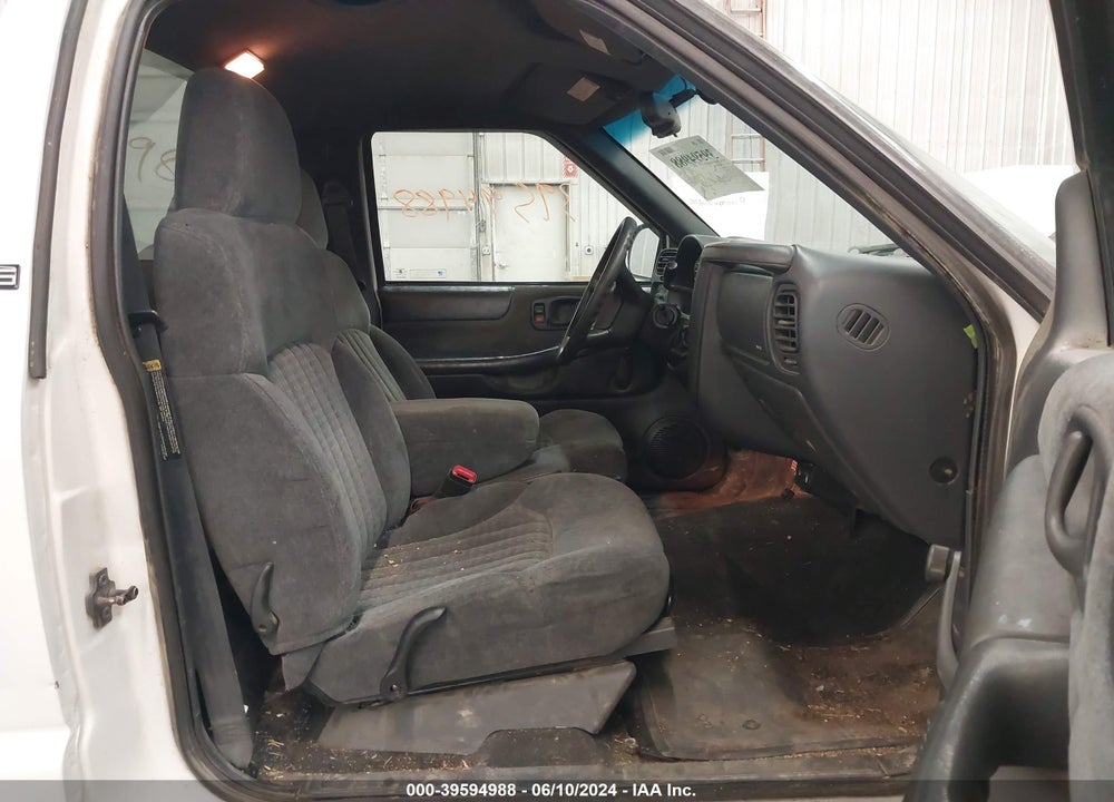 2000 CHEVROLET S-10 LS VIN: 1GCCS1459YK198452