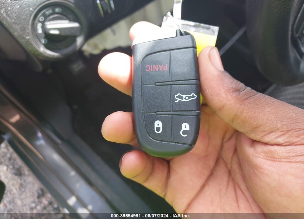 2018 DODGE JOURNEY SE VIN: 3C4PDCAB1JT170182