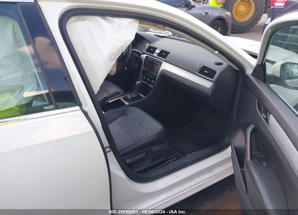 2012 VOLKSWAGEN PASSAT 2.5L SE VIN: 1VWBH7A30CC069077