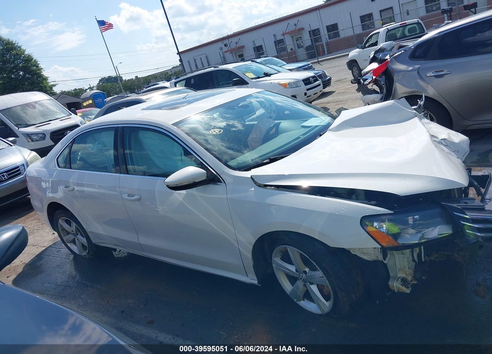 2012 VOLKSWAGEN PASSAT 2.5L SE VIN: 1VWBH7A30CC069077