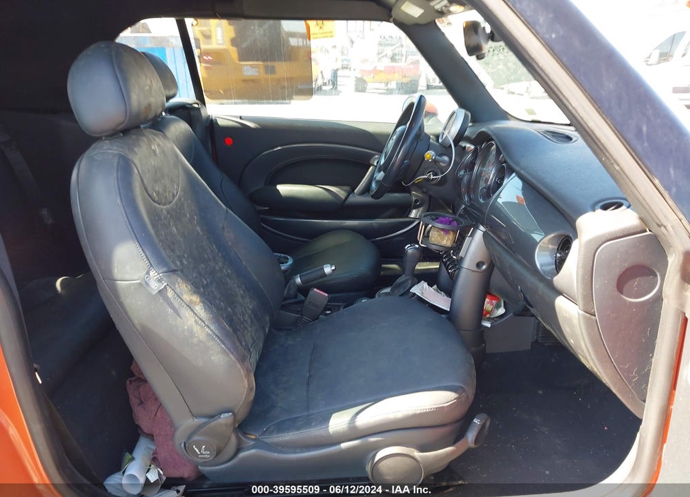 2006 MINI COOPER VIN: WMWRF33526TG14621