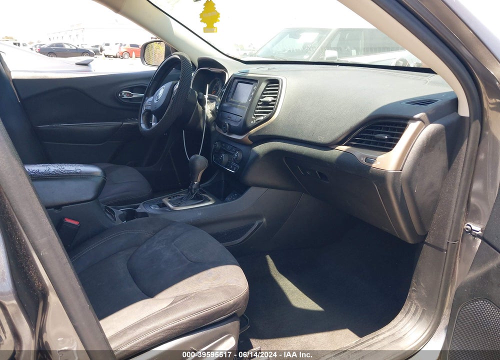 2015 JEEP CHEROKEE LATITUDE VIN: 1C4PJLCB0FW560035