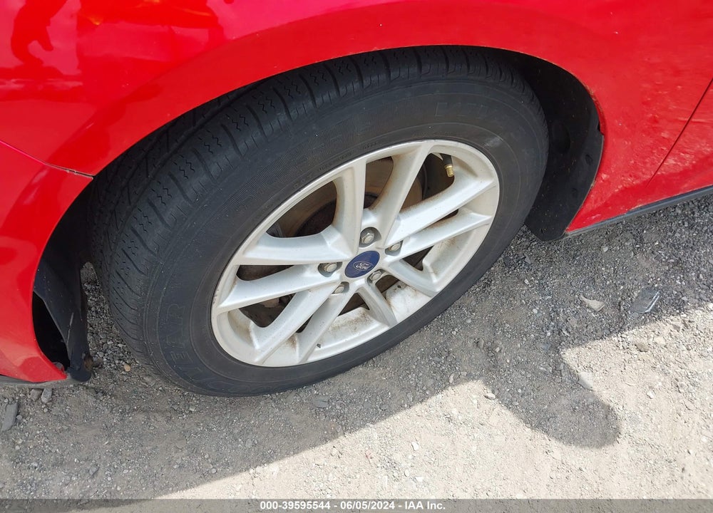 2015 FORD FOCUS SE VIN: 1FADP3F27FL329444
