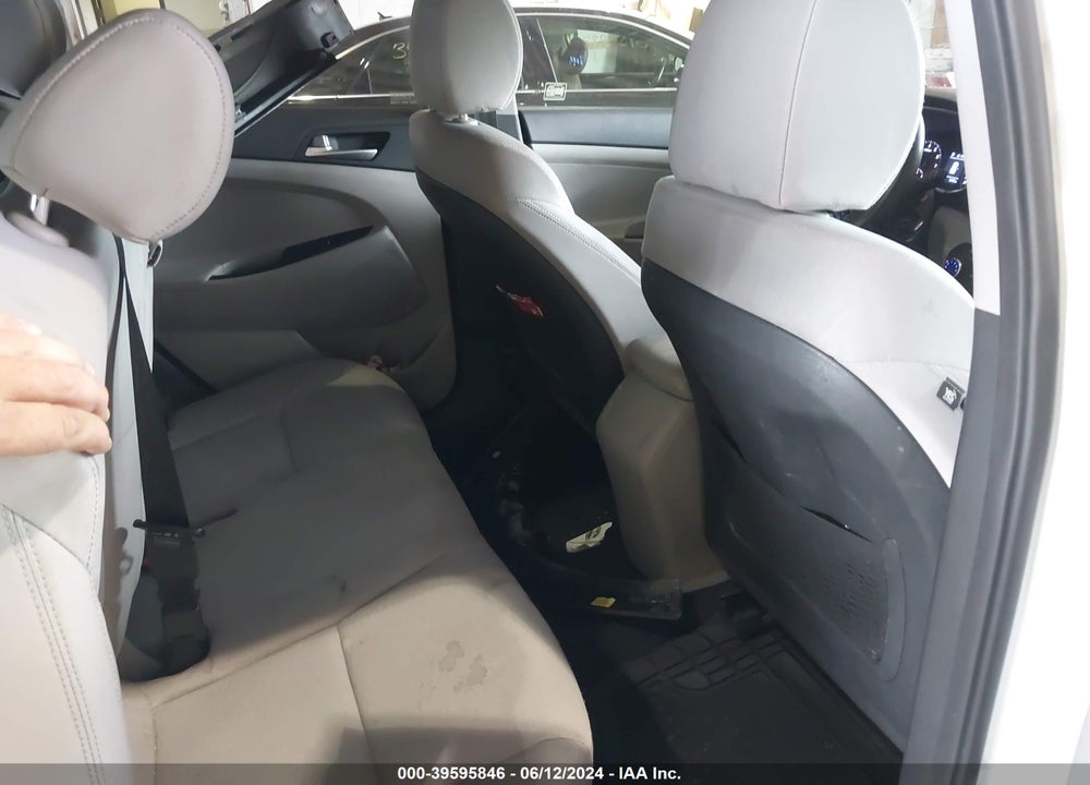 2021 HYUNDAI TUCSON SE VIN: KM8J23A43MU388109
