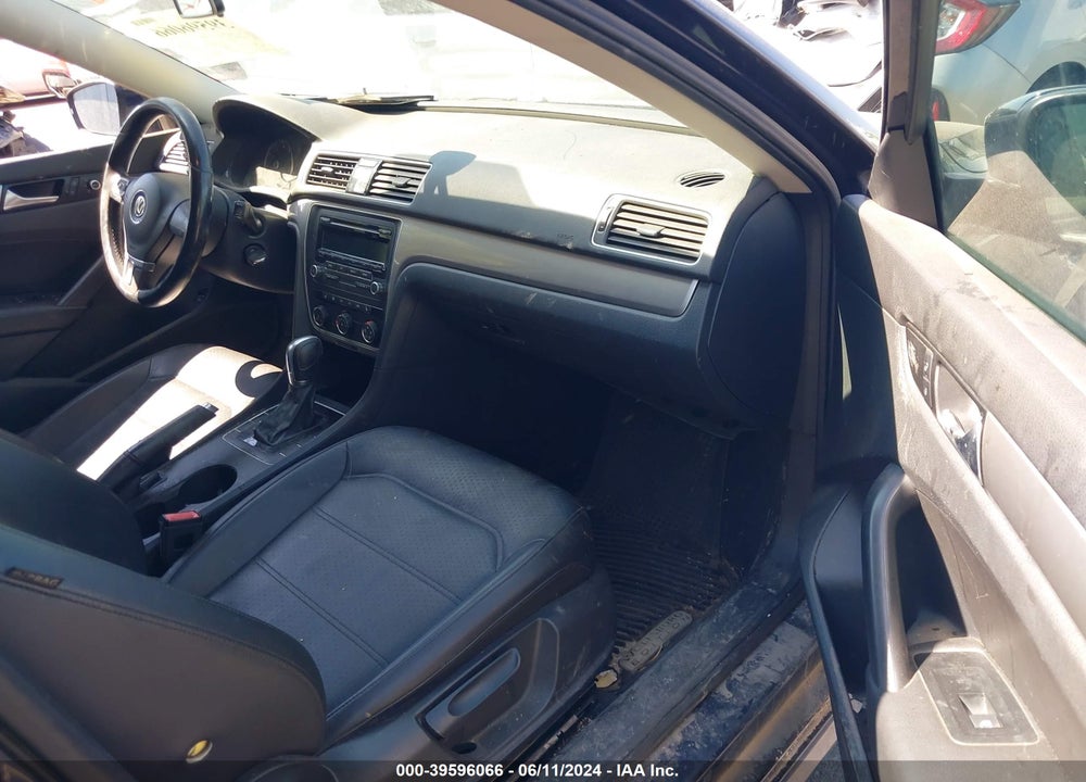 2014 VOLKSWAGEN PASSAT VIN: 1VWAP7A34EC009871