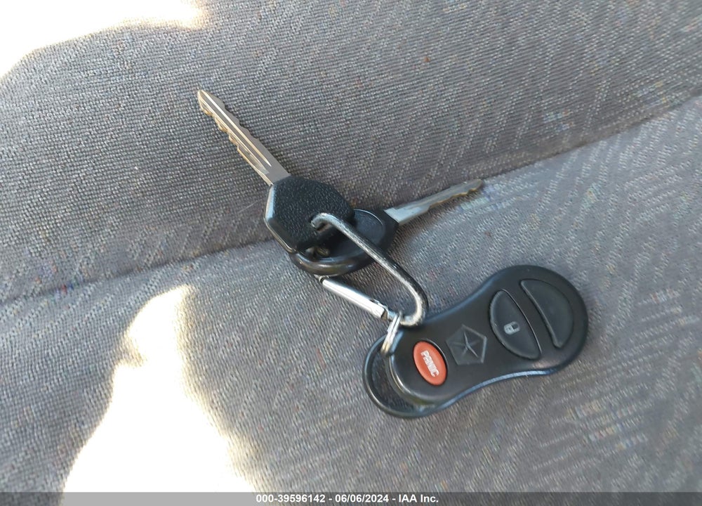 2000 DODGE GRAND CARAVAN SE VIN: 1B4GP44G7YB570082