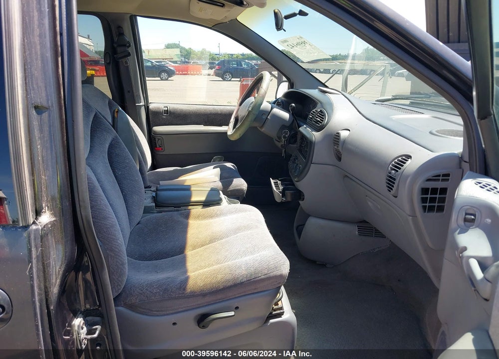 2000 DODGE GRAND CARAVAN SE VIN: 1B4GP44G7YB570082