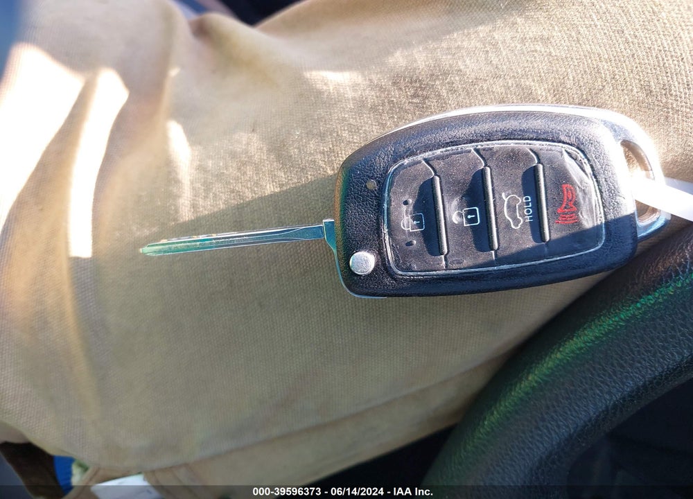 2015 HYUNDAI SONATA SE VIN: 5NPE24AF1FH222519