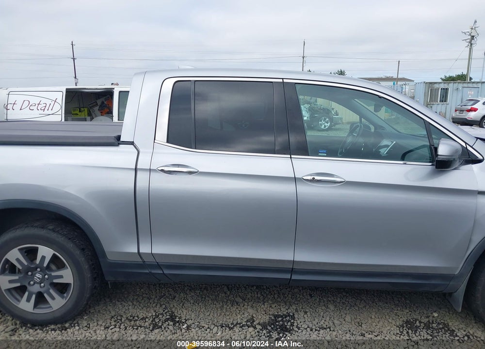 2017 HONDA RIDGELINE RTL-E VIN: 5FPYK3F77HB038784