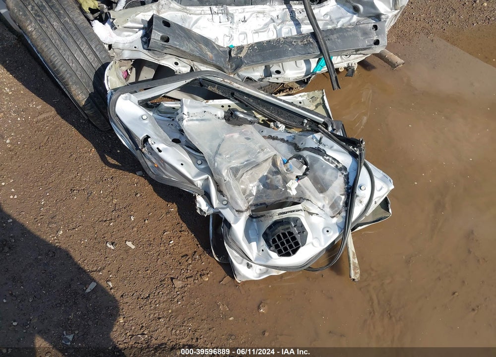 2018 TOYOTA COROLLA SE VIN: 5YFBURHE7JP804725