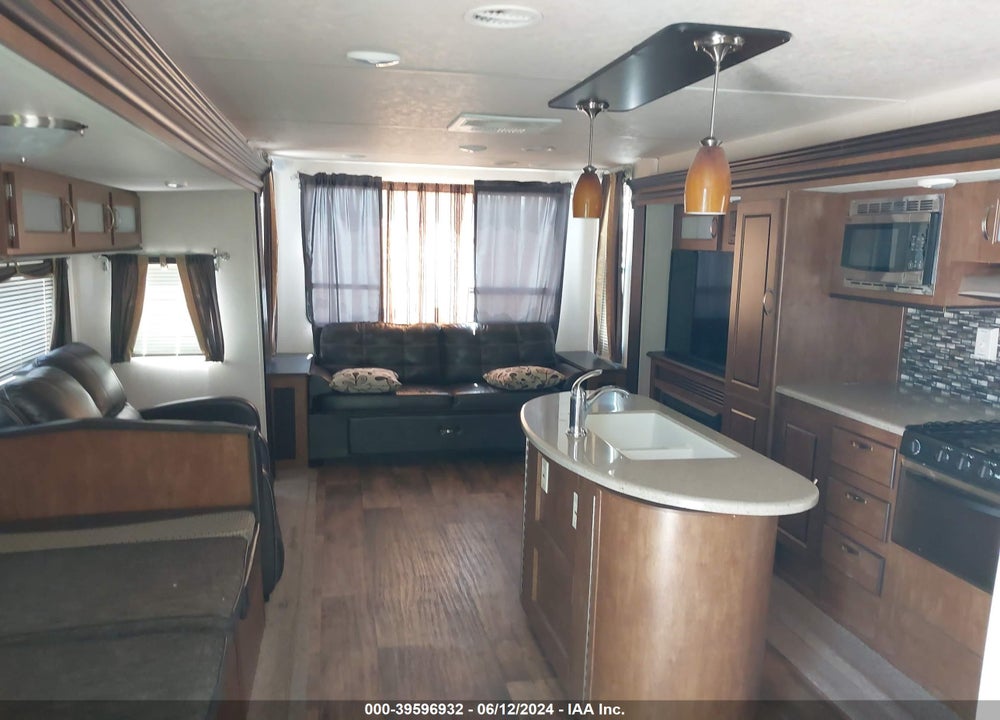 2017 FOREST RIVER SALEM 27REIS VIN: 4X4TSMC22H8062258