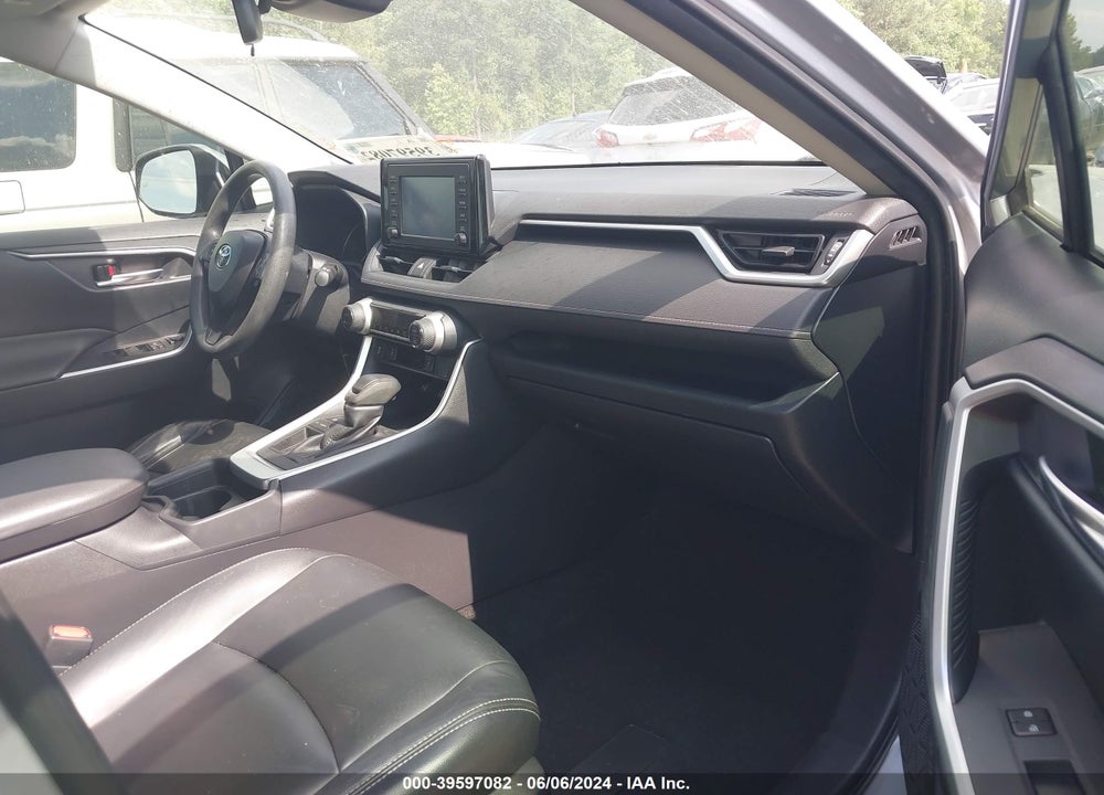 2019 TOYOTA RAV4 XLE VIN: JTMW1RFV5KD020934