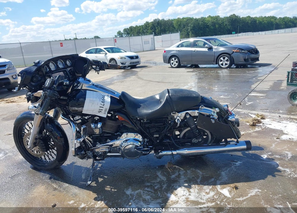 2017 HARLEY-DAVIDSON FLHXS STREET GLIDE SPECIAL VIN: 1HD1KRC16HB665779