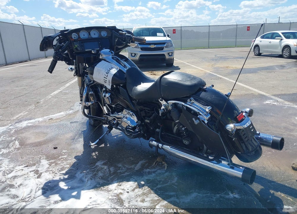2017 HARLEY-DAVIDSON FLHXS STREET GLIDE SPECIAL VIN: 1HD1KRC16HB665779