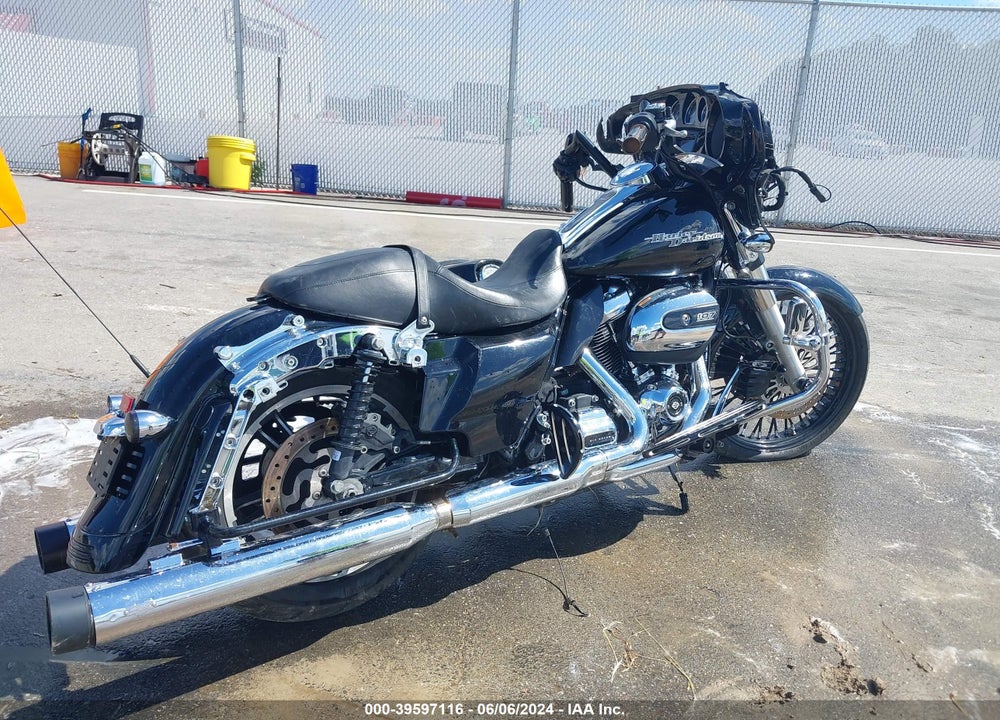 2017 HARLEY-DAVIDSON FLHXS STREET GLIDE SPECIAL VIN: 1HD1KRC16HB665779
