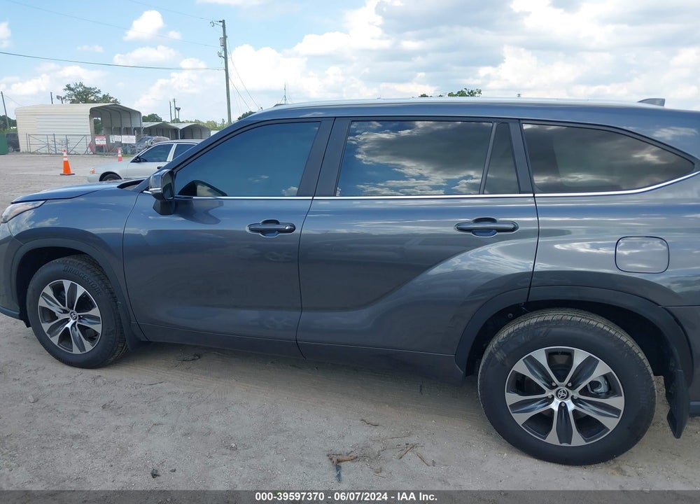 2024 TOYOTA HIGHLANDER XLE VIN: 5TDKDRAH7RS052872
