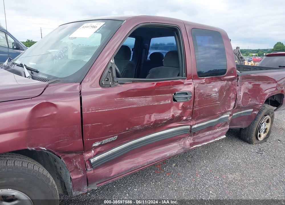 2000 CHEVROLET SILVERADO 1500 LS VIN: 2GCEC19V8Y1235067