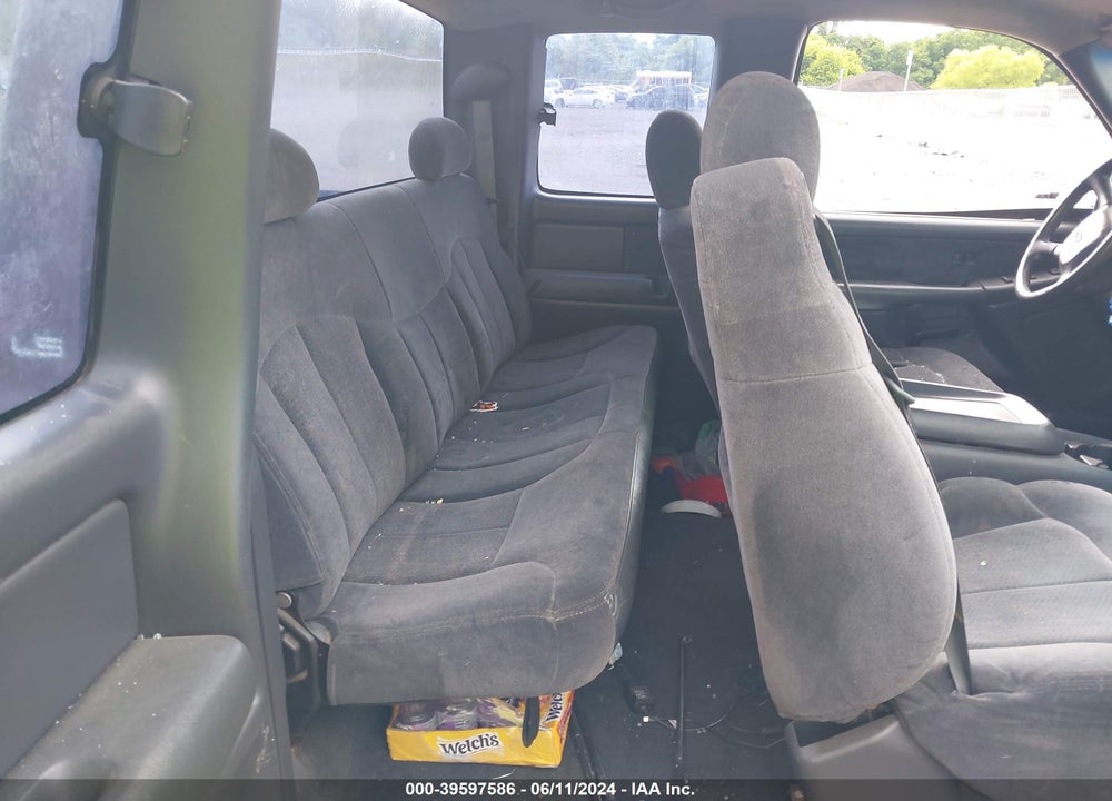 2000 CHEVROLET SILVERADO 1500 LS VIN: 2GCEC19V8Y1235067