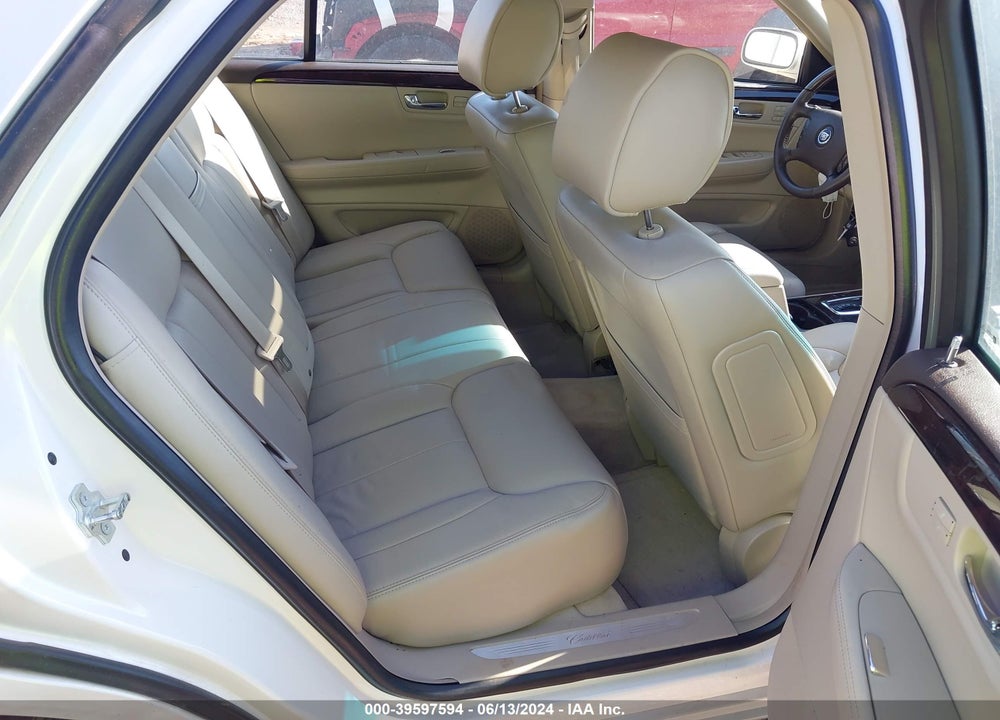 2011 CADILLAC DTS LUXURY COLLECTION VIN: 1G6KD5E63BU132918