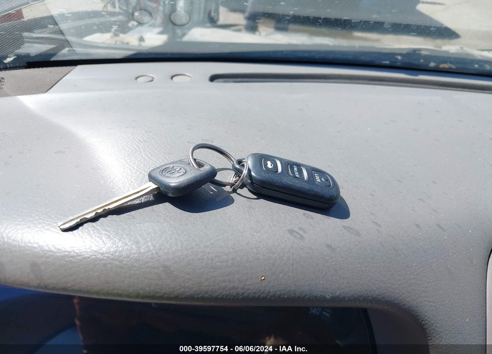 2002 TOYOTA CAMRY LE VIN: 4T1BE32K52U574384