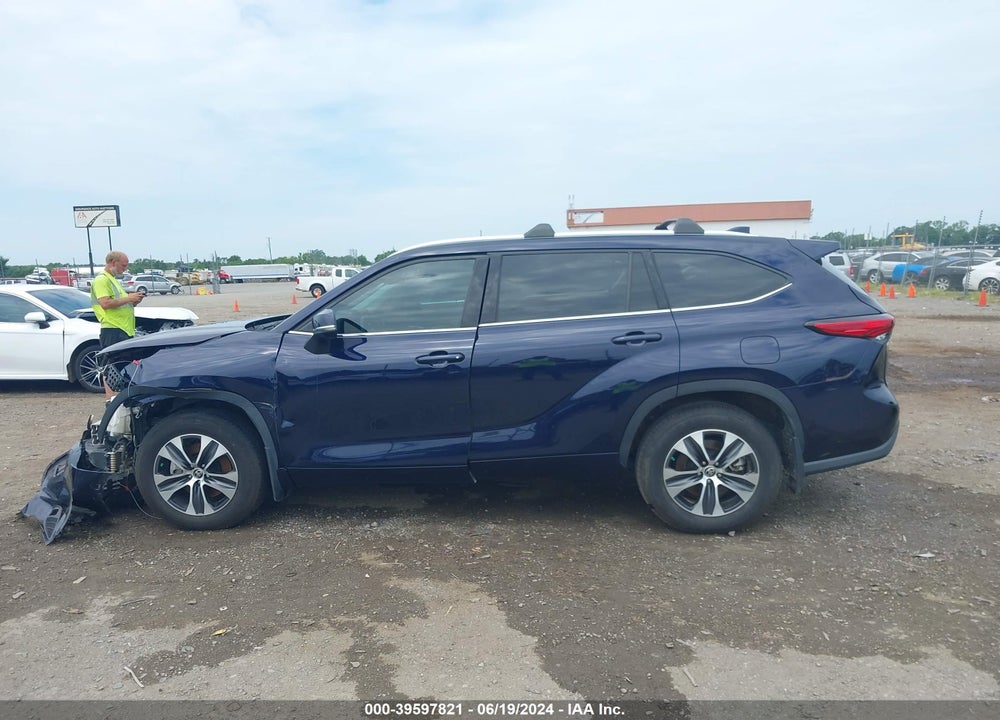 2021 TOYOTA HIGHLANDER XLE VIN: 5TDGZRAH1MS535712