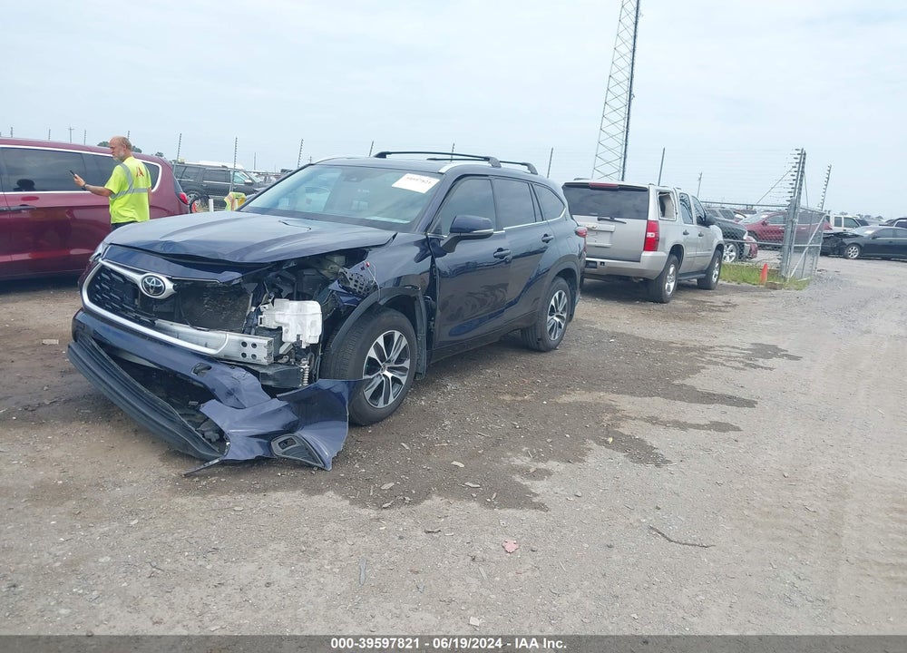 2021 TOYOTA HIGHLANDER XLE VIN: 5TDGZRAH1MS535712