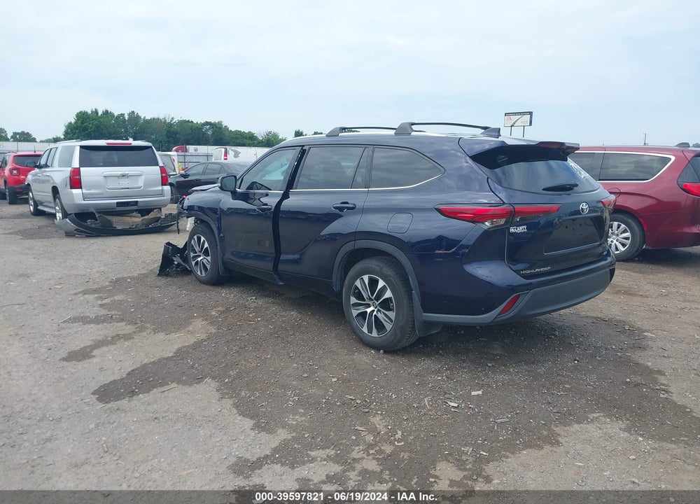 2021 TOYOTA HIGHLANDER XLE VIN: 5TDGZRAH1MS535712
