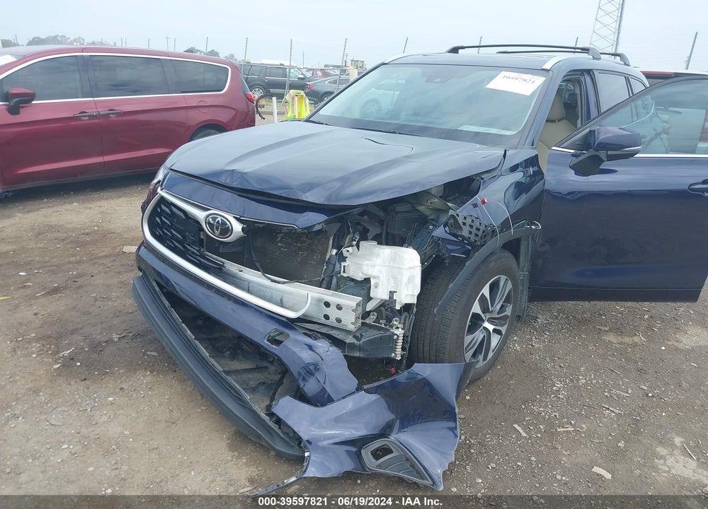 2021 TOYOTA HIGHLANDER XLE VIN: 5TDGZRAH1MS535712