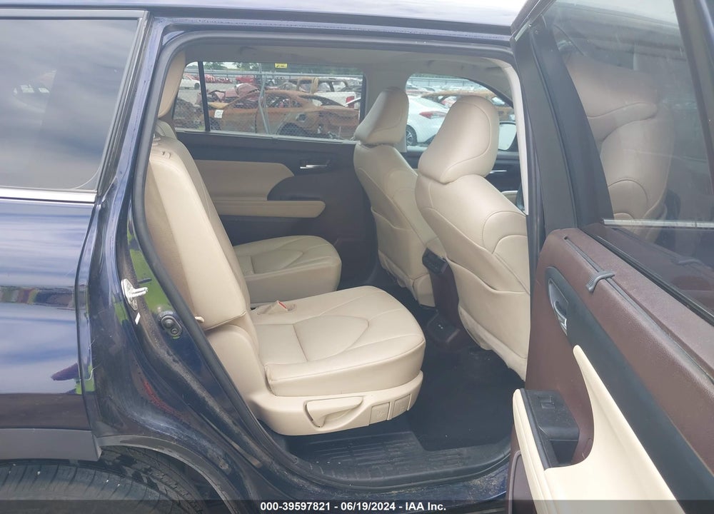 2021 TOYOTA HIGHLANDER XLE VIN: 5TDGZRAH1MS535712