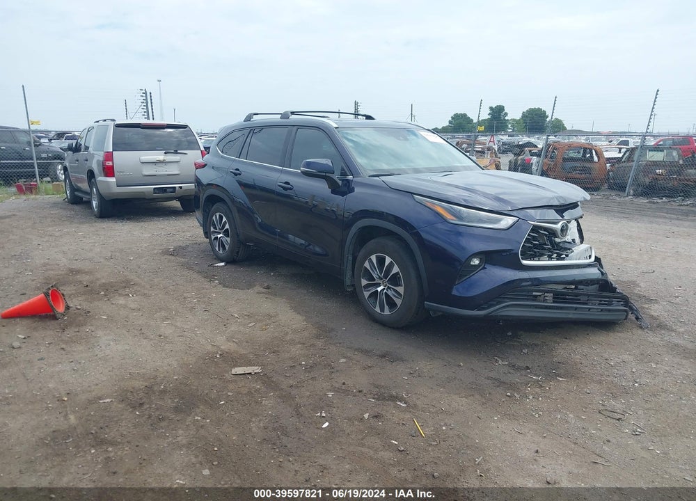 2021 TOYOTA HIGHLANDER XLE VIN: 5TDGZRAH1MS535712