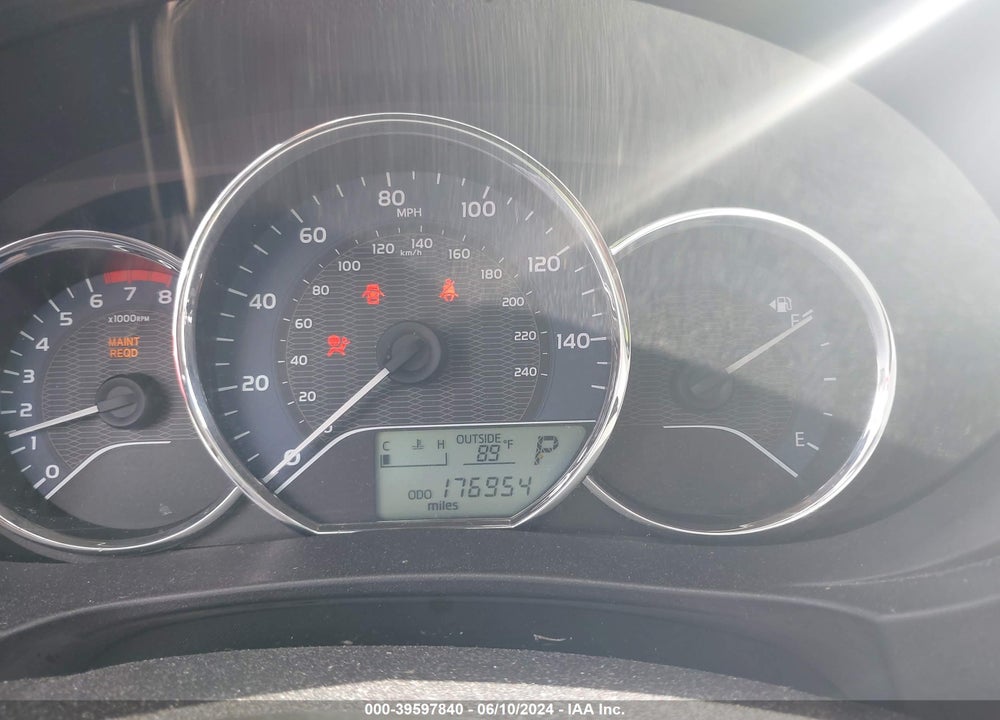 2015 TOYOTA COROLLA VIN: 2T1BURHE5FC428940
