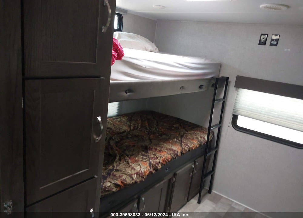 2021 FOREST RIVER DELLA TERRA 312BH VIN: 5ZT2DEWB8M9004056
