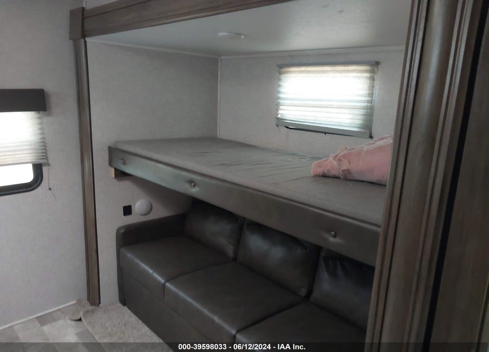 2021 FOREST RIVER DELLA TERRA 312BH VIN: 5ZT2DEWB8M9004056