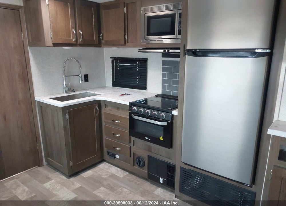 2021 FOREST RIVER DELLA TERRA 312BH VIN: 5ZT2DEWB8M9004056