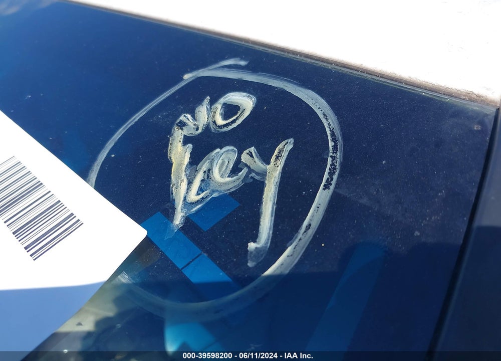 2018 TOYOTA CAMRY LE VIN: 4T1B11HK8JU637130