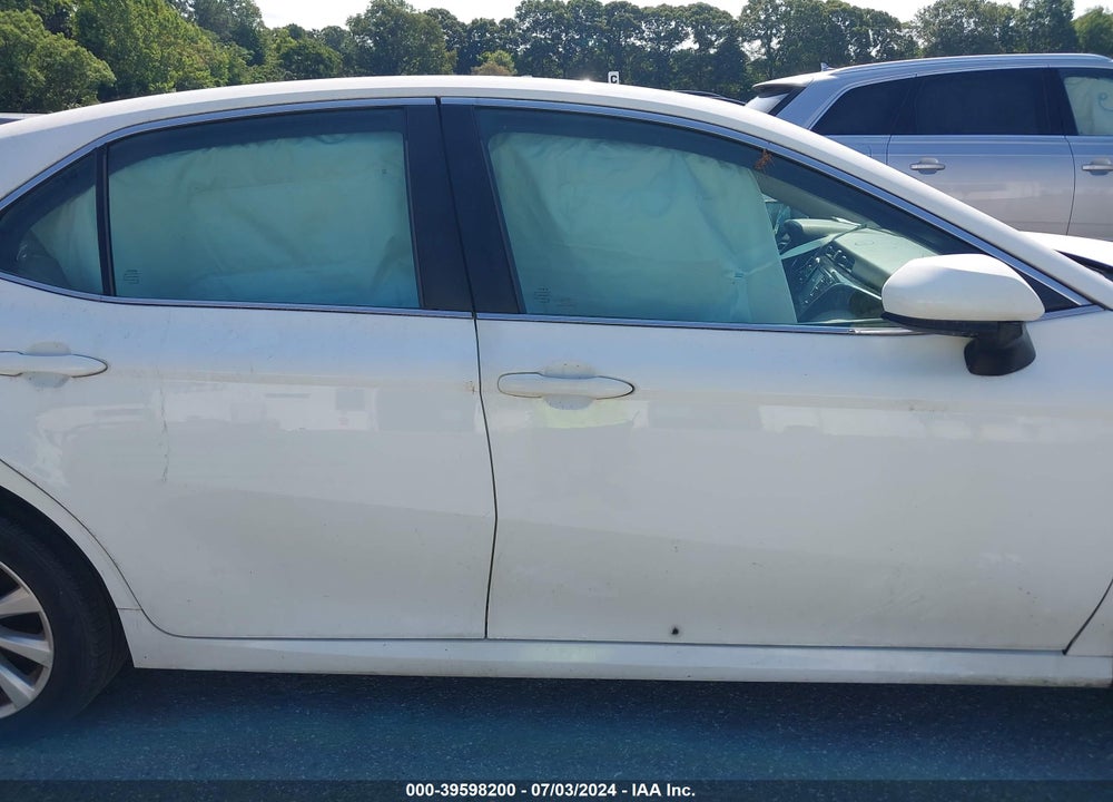 2018 TOYOTA CAMRY LE VIN: 4T1B11HK8JU637130