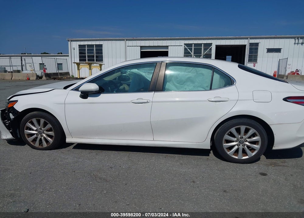 2018 TOYOTA CAMRY LE VIN: 4T1B11HK8JU637130