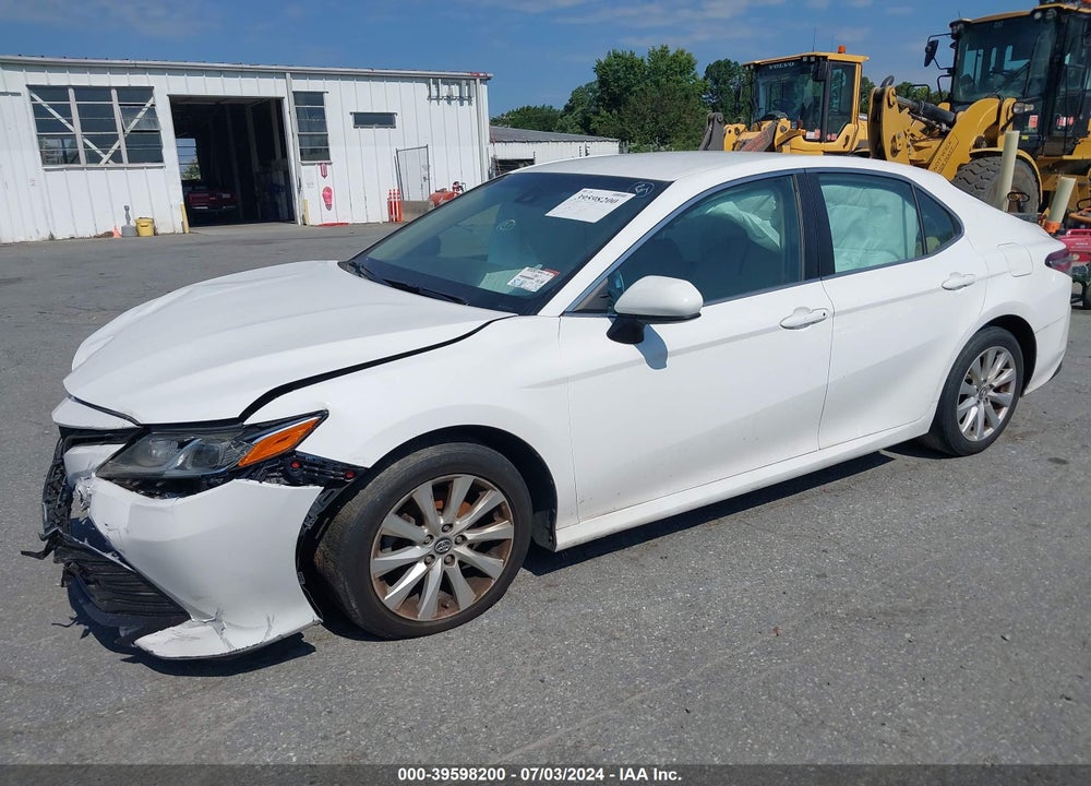 2018 TOYOTA CAMRY LE VIN: 4T1B11HK8JU637130