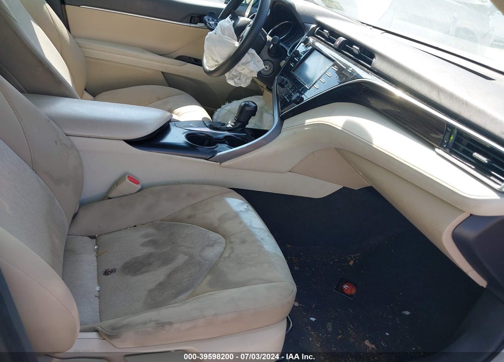 2018 TOYOTA CAMRY LE VIN: 4T1B11HK8JU637130