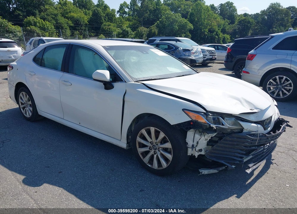 2018 TOYOTA CAMRY LE VIN: 4T1B11HK8JU637130