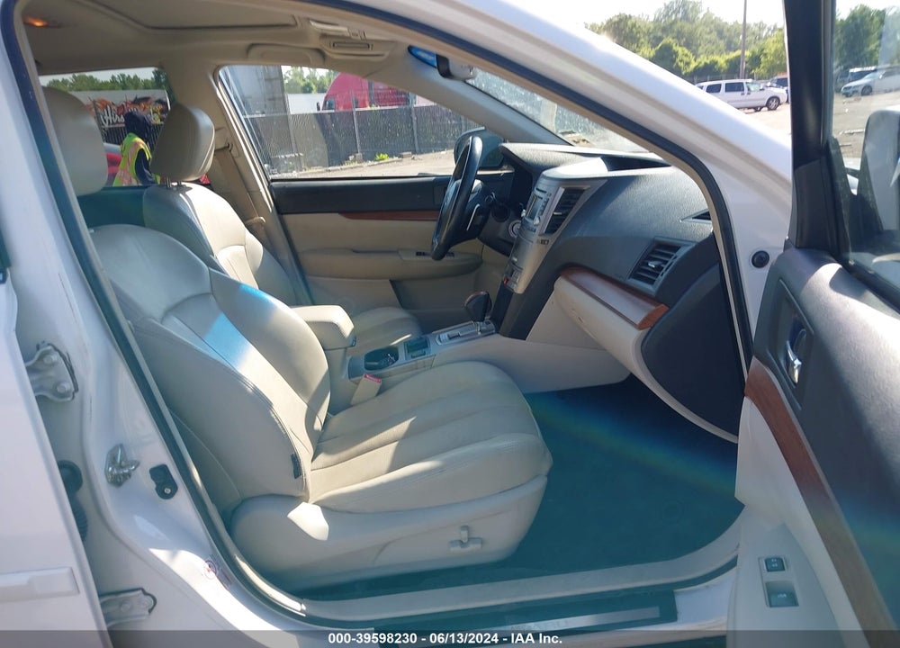 2014 SUBARU OUTBACK 2.5I LIMITED VIN: 4S4BRCLC5E3318817