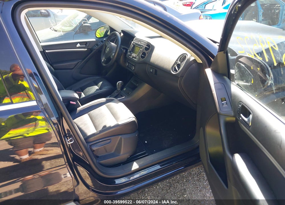 2012 VOLKSWAGEN TIGUAN SEL VIN: WVGBV7AX2CW592254