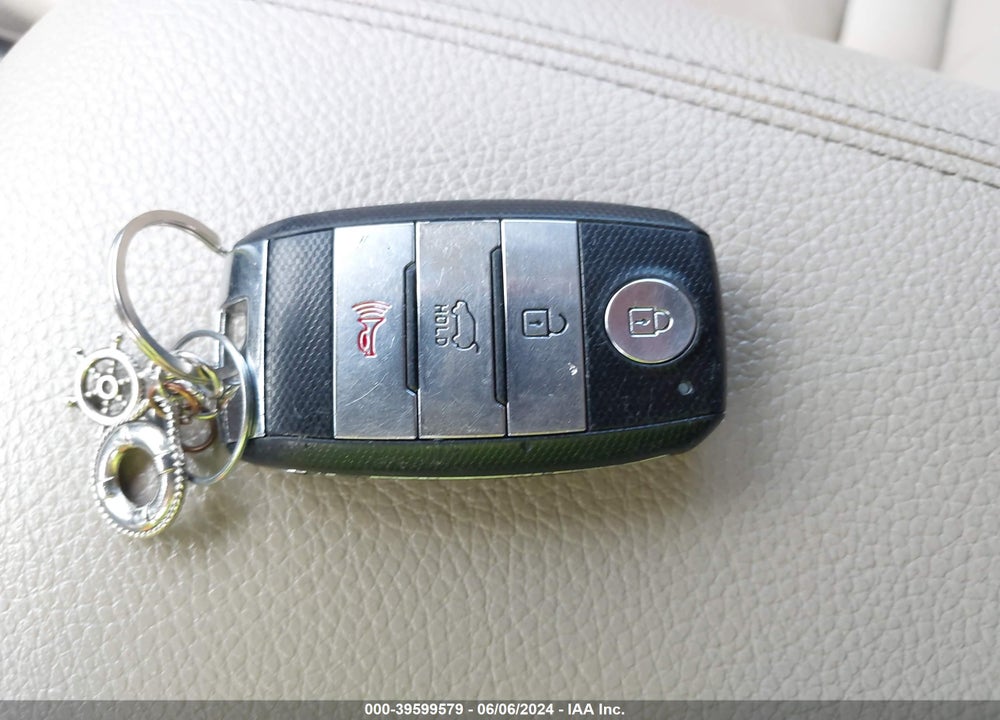 2015 KIA SORENTO EX V6 VIN: 5XYKUDA77FG627040