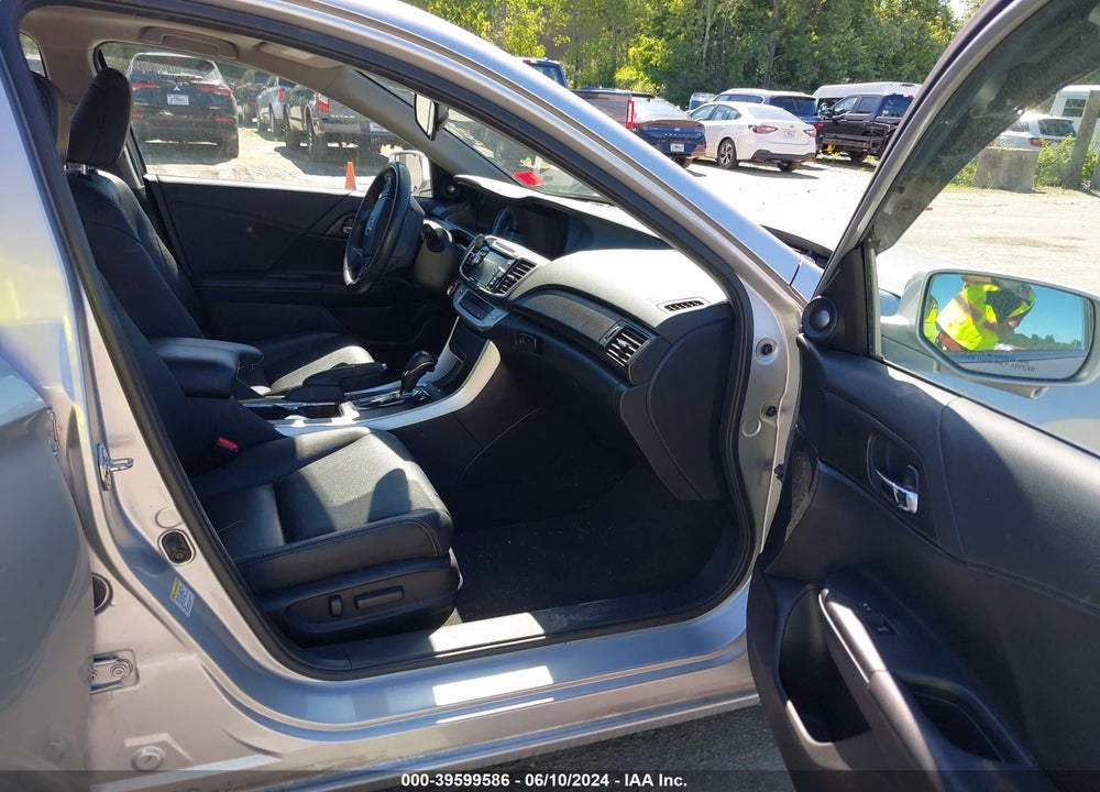 2015 HONDA ACCORD EX-L V-6 VIN: 1HGCR3F81FA000739