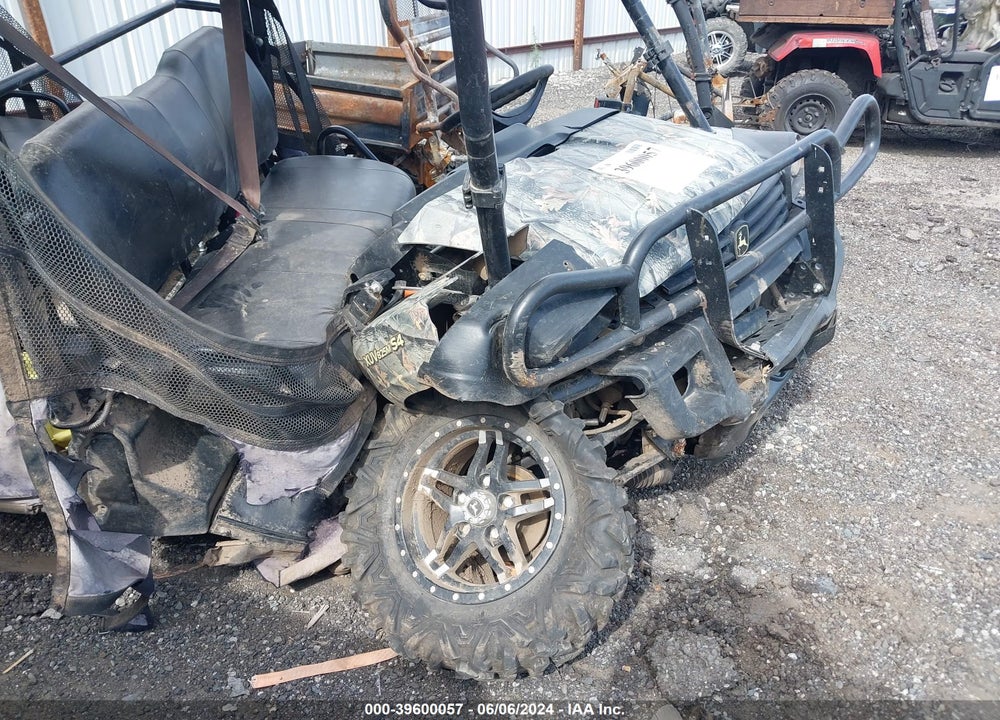 2018 JOHN DEERE XUV 825M VIN: 1M0825MBAJM011667